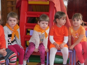 DZIEŃ ZDROWY I KOLOROWY W KOLORZE POMARAŃCZOWYM