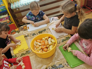 Pyszny, owocowy dzień w grupie 5-latków