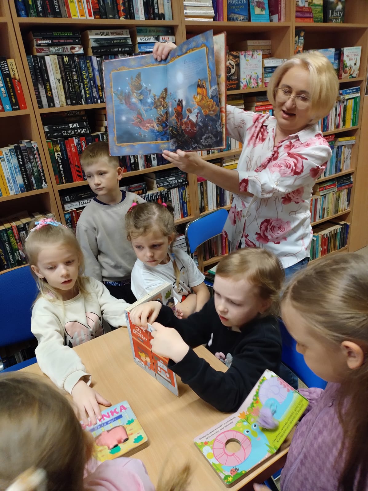 Dzieci w bibliotece