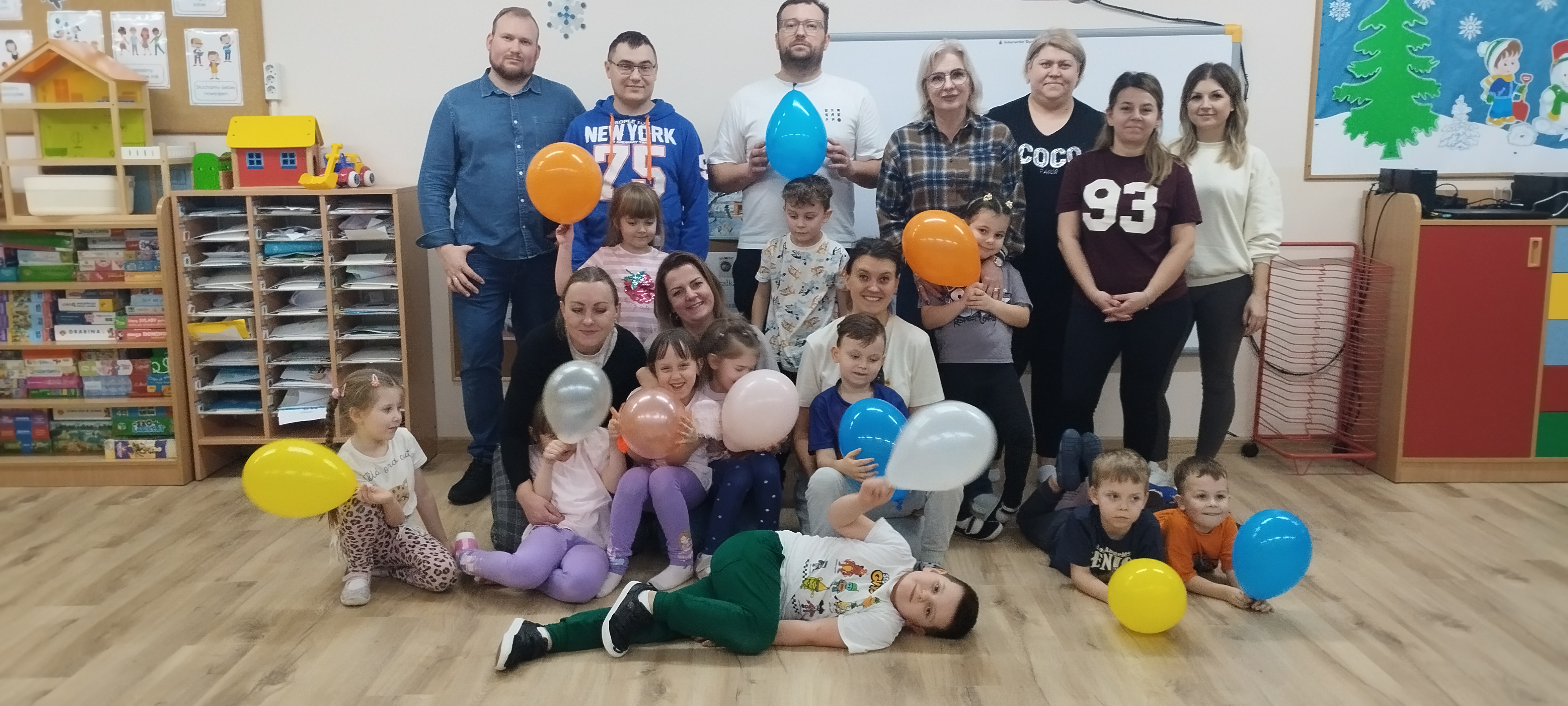 Zabawy muzyczno – ruchowe z rodzicami w grupie dzieci 5 – letnich „Pszczółki”